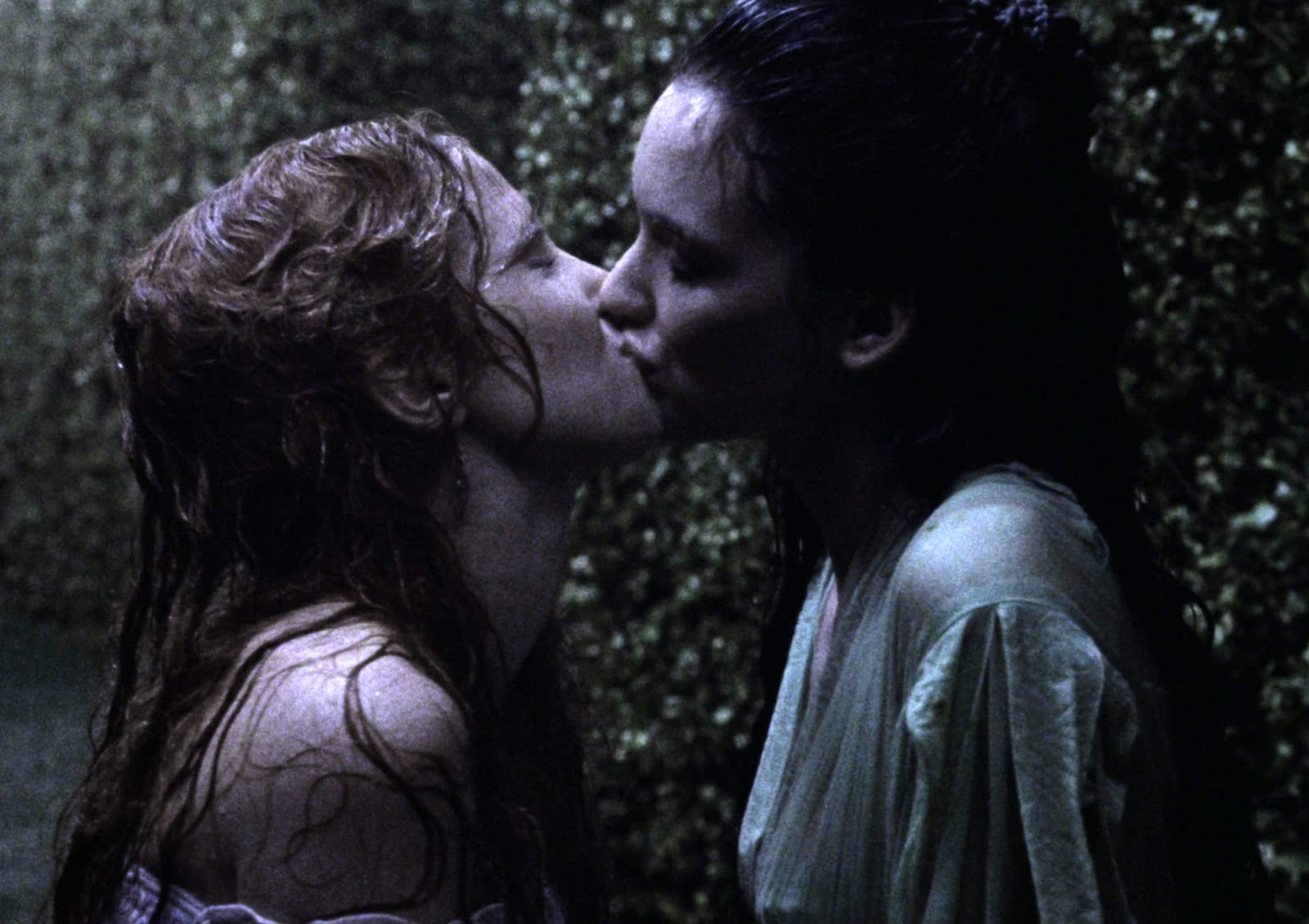 Winona ryder lesbian kiss