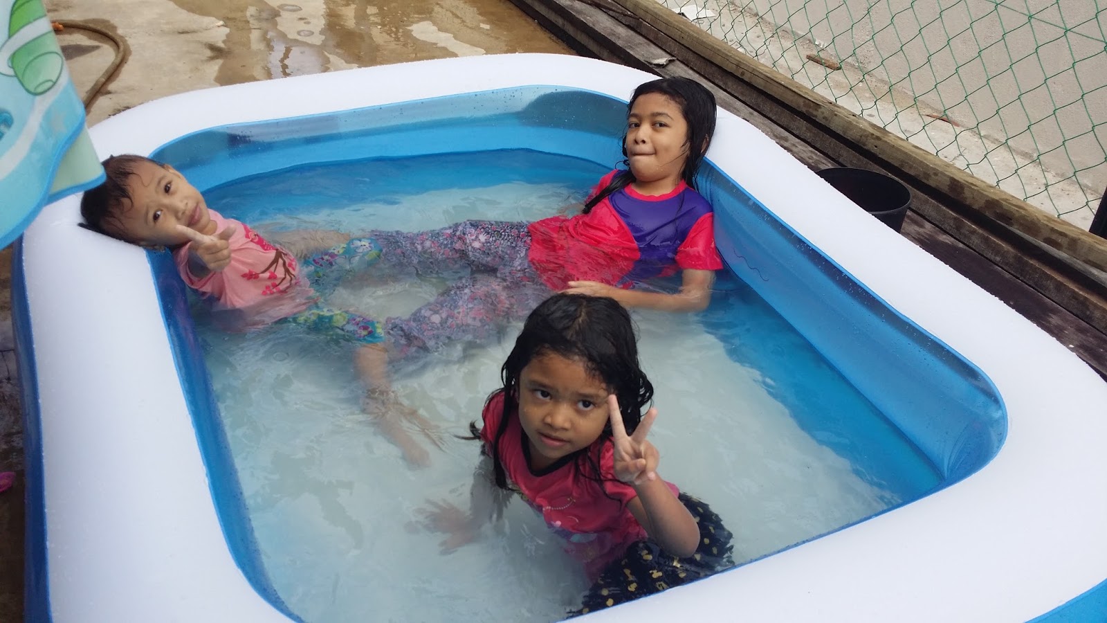 My Love : Jom Mandi Kolam!