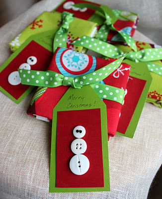 Button Snowman gift tags 