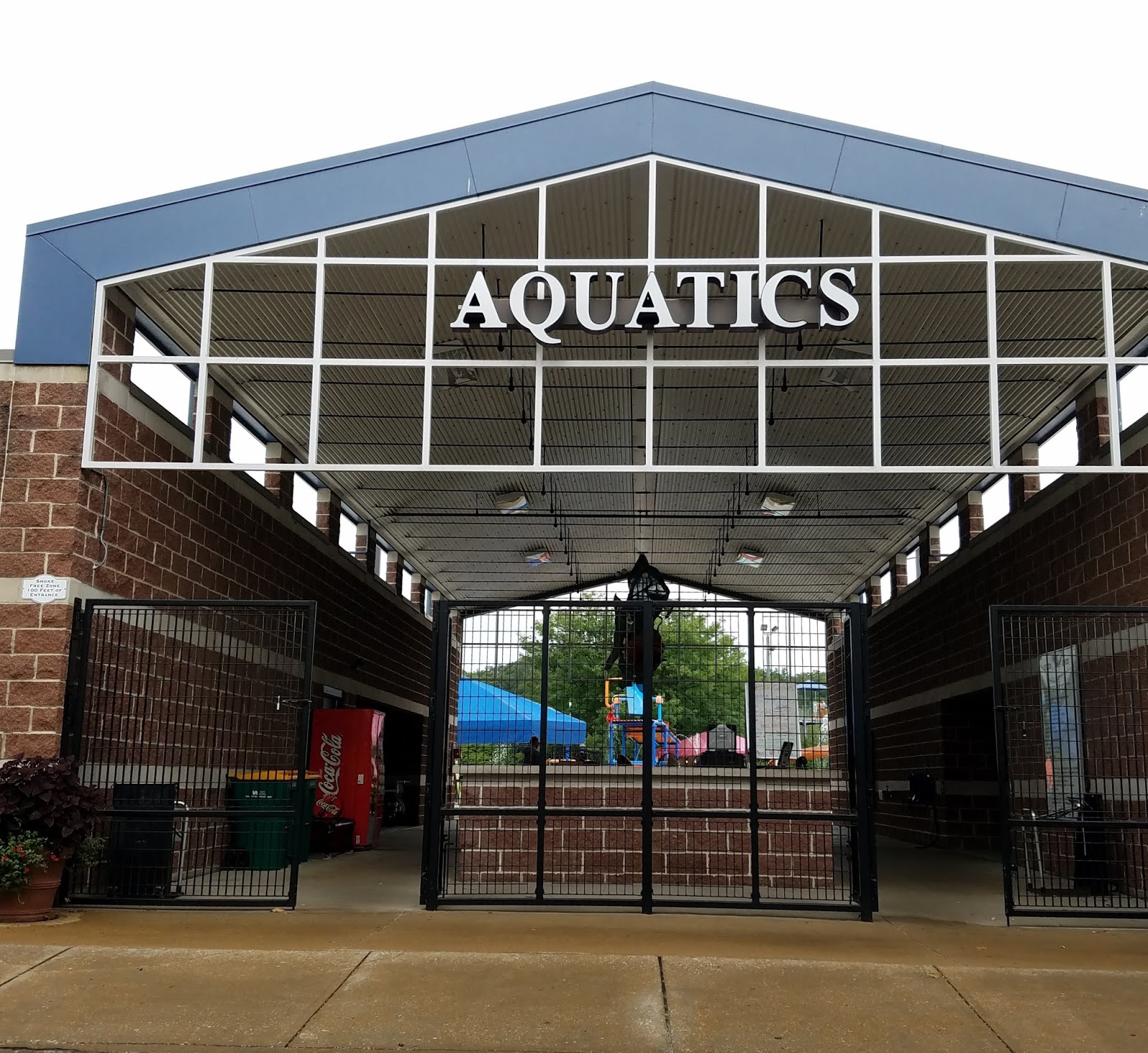 Play St. Louis ster Groves Aquatic Center at Memorial Park, ster