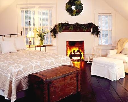 antique sailor trunk bedroom decor idea for nautical style living