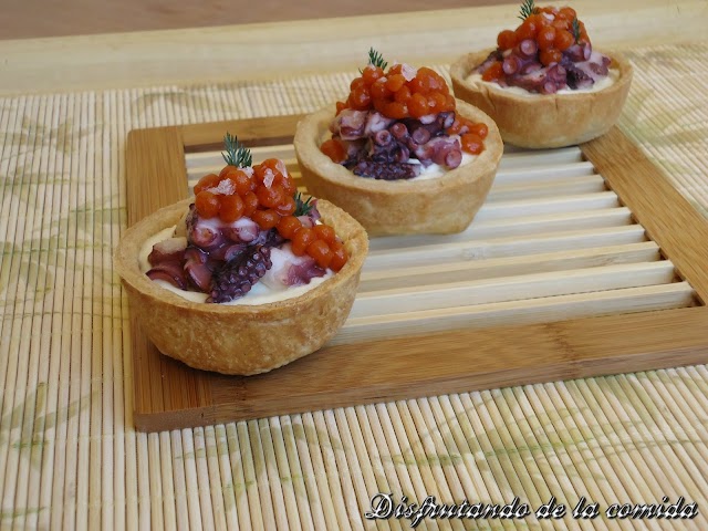 Tartaletas de Pulpo y Caviar de Tomate Asado