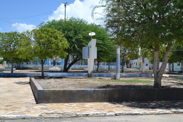 PRAÇA DAS MÃES PEDE SOCORR