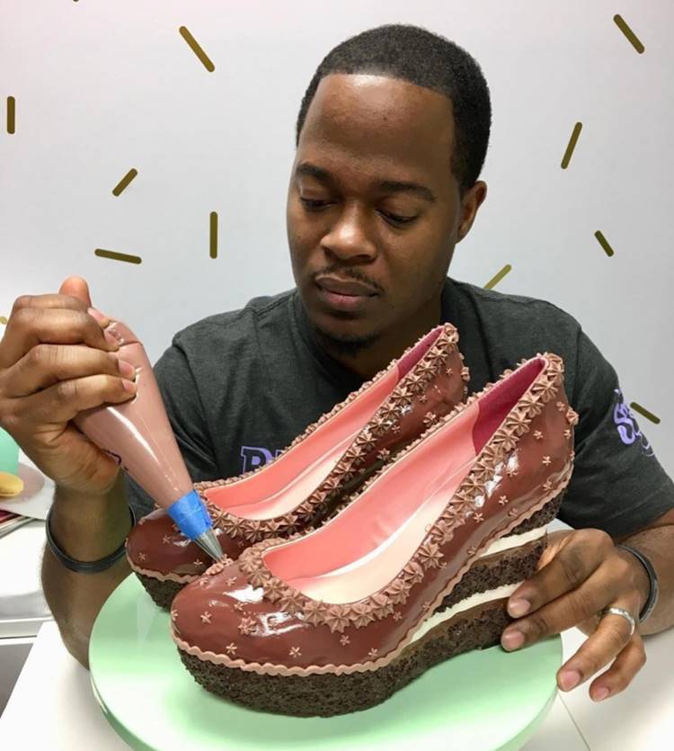 Fancy High Heels Cake Shoes by Chris Campbell, Artist Chris Campbell from Florida Chris create numerous designs of shoes cakes or pastries. These shoes are look so realistic and the creations are applied to the shoes with the actual tools used by bakers such as a piping bag and each pair can take between two and four weeks to complete.