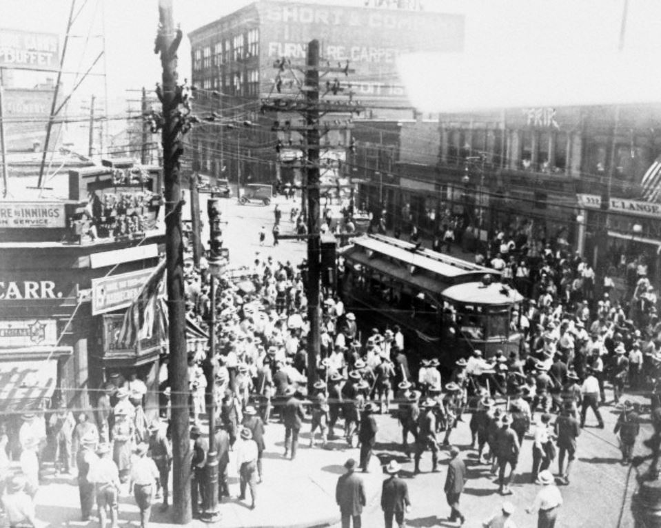 The Digital Research Library of Illinois History Journal™ The East St