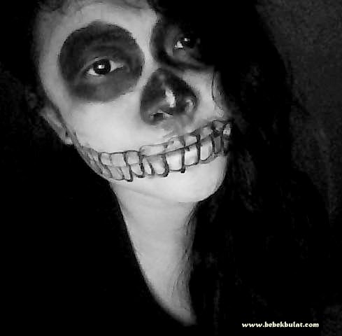 Happy Halloween dengan Skeleton