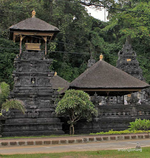 pura goa lawah klungkung