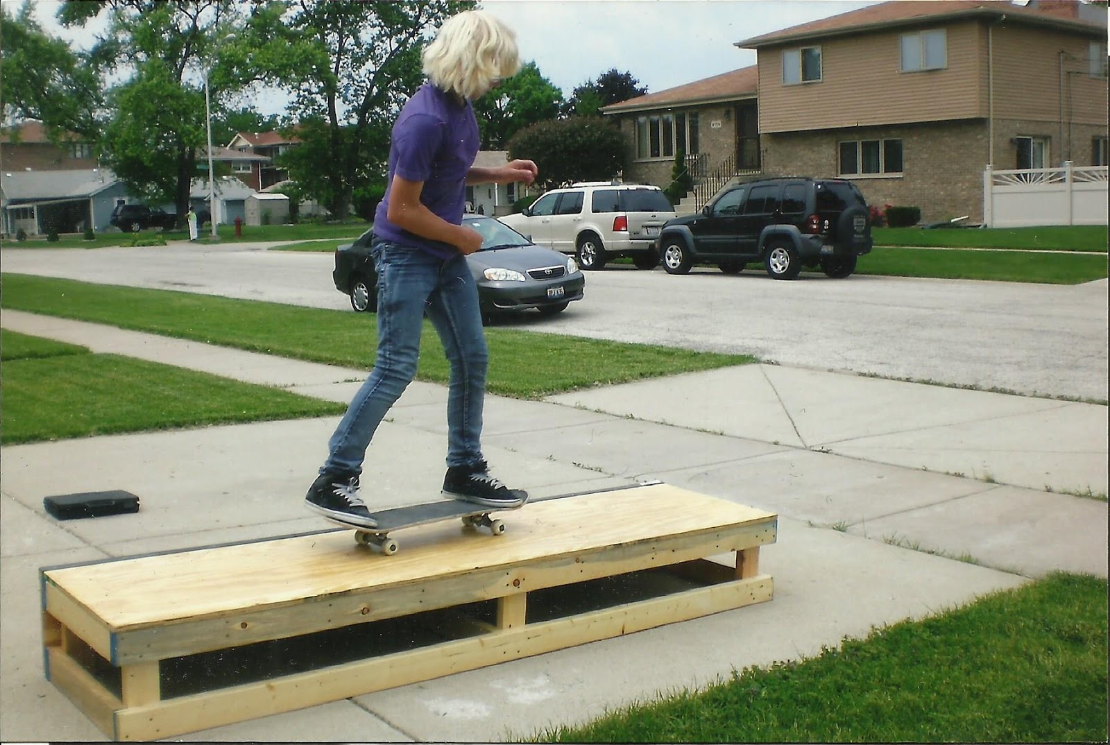Rankin/Basshistorian Skateboard Grind box with rail for sale! Loacal