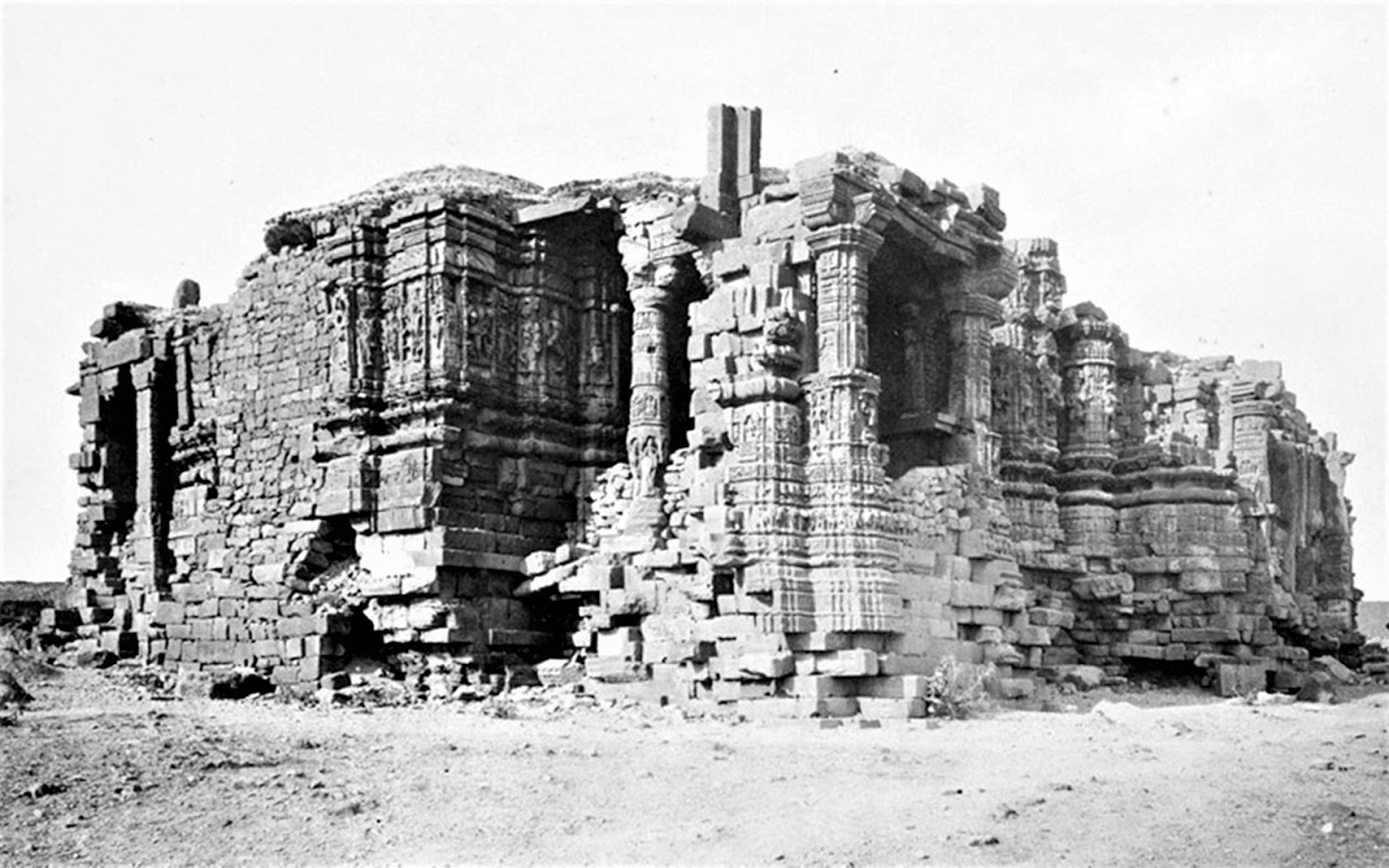 Image of The Somnath Temple in Gujarat from the 1800s