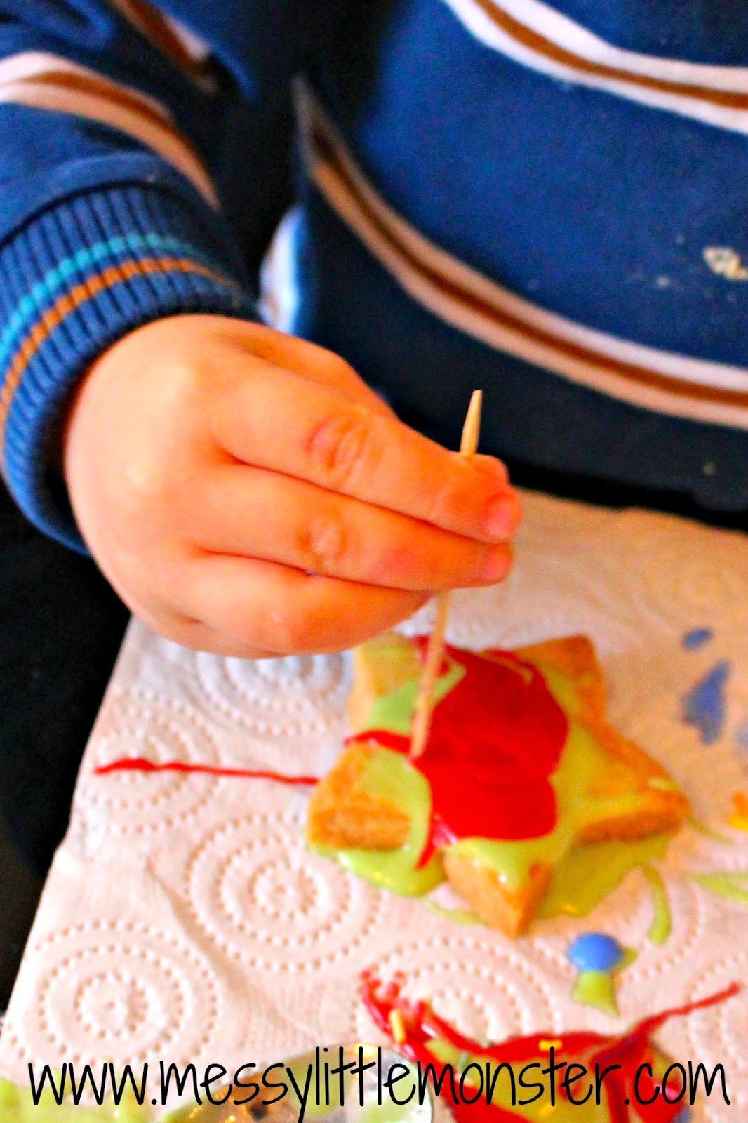 Easy baking for kids- firework biscuits made using a simple biscuit recipe decorated using coloured icing and sprinkles. Great for toddlers and preschoolers as well as older kids. a fun bonfire night, new years eve or birthday baking activity idea. 