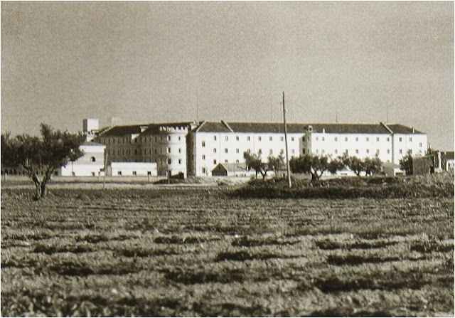 Vista del Cuartel del Saboya con el torreón adosado. leganes_bn_V_Abuelohara_años40_Cuartel_saboya