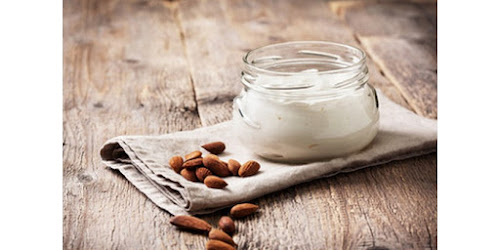 MANFAAT KACANG ALMOND UNTUK KULIT BERJERAWAT