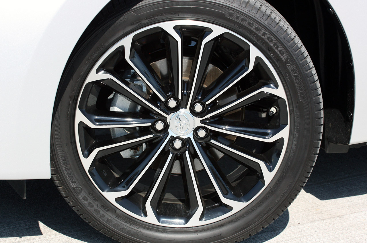 © Automotiveblogz: 2014 Toyota Corolla: First Drive Photos