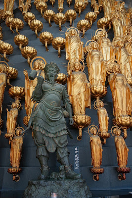 入ってすぐ左におられる十二神将(じゅうにしんしょう)の伐折羅(ばさら) 入ってすぐ左におられる十二神将(じゅうにしんしょう)の伐折羅(ばさら)