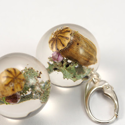 Sylwia Całus, joyas polacas hechas a mano, pendientes de resina, joyas de resina, pendientes de musgo