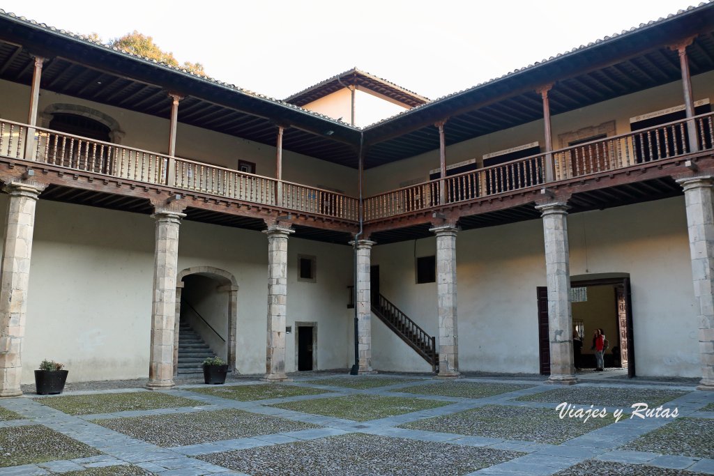 Patio del Ayuntamiento de Cangas del Narcea