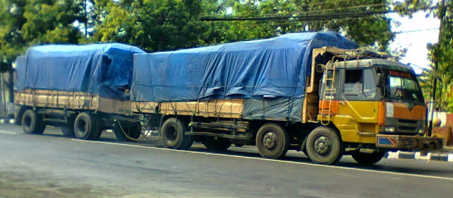 truk gandeng indonesia-kuning tua