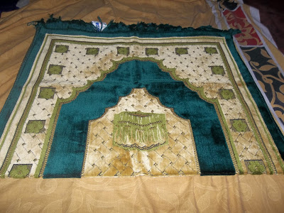 Bahkan di Dalam Masjid Pun, Iblis Bisa Menyesatkan Kita dengan Sajadah!