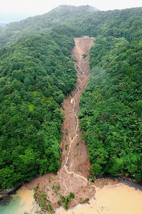 landslides_in_Japan_image_natural_calamities_2015