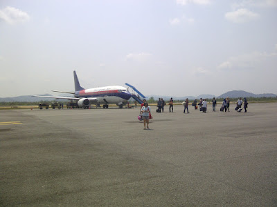 Pesawat Sriwijaya Air, mendarat. — at Bandar Udara H. AS. Hanandjoeddin.