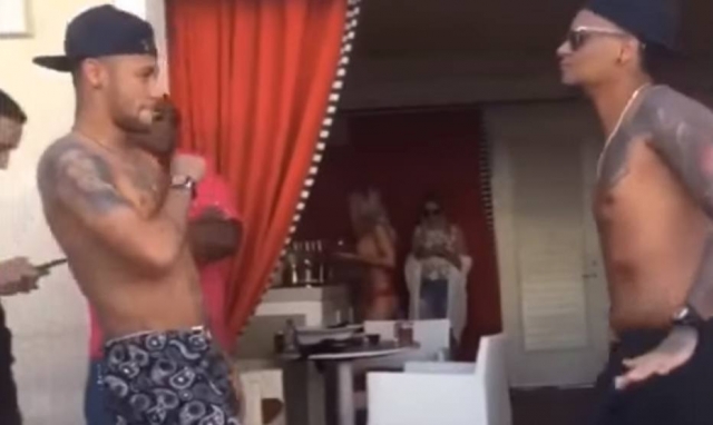 Neymar dançando em festa