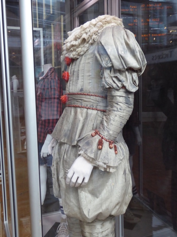 Hollywood Movie Costumes and Props IT movie costumes and props on