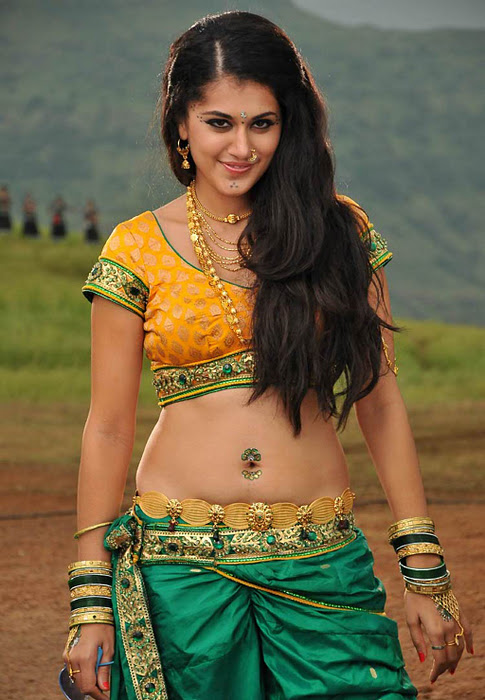 Gorgeous Tapsee Pannu Hot Navel Cute Marathi Dress Desi Sexy Picture