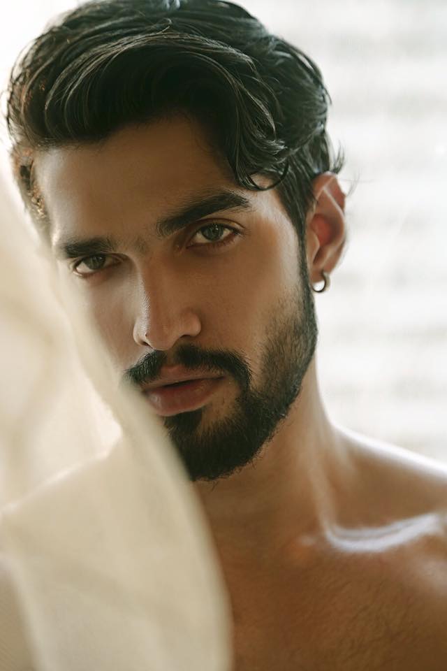 Shirtless Bollywood Men: The Beard and the Beautiful