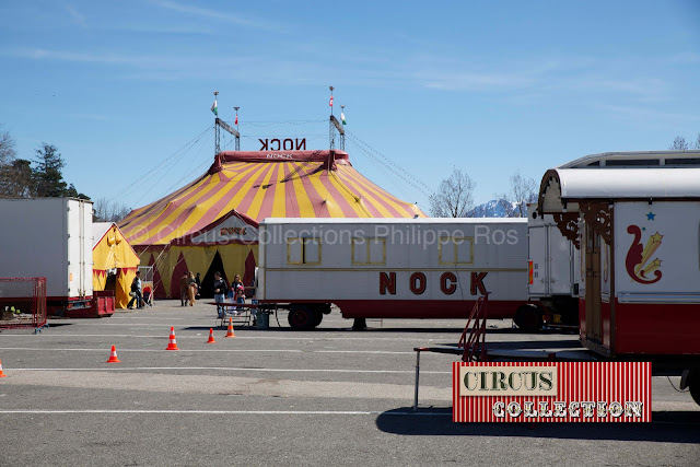 vue arrière du chapiteau et des roulottes du cirque Nock