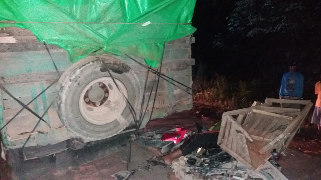 Pengendara Motor Tewas Usai Tabrak Bak Truck di Jalan Sintang Sekadau Pengendara Motor Tewas Usai Tabrak Bak Truck di Jalan Sintang Sekadau