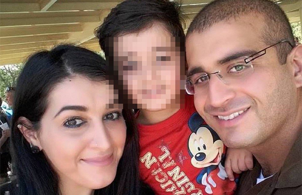 Mulher de atirador de boate LGBT em Orlando é detida nos EUA Mulher de atirador de boate LGBT em Orlando é detida nos EUA