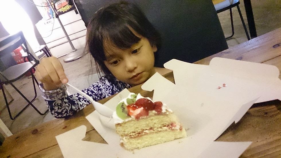 Dari Dapur Miza Antara Tempat Makan Best Di Kuantan Part 2 Pastu Dalam Restoran Ni Ada Satu Sudut Cake Corner Kek Dari Cakekers Nak Try Victorian Sandwich Dia