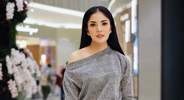 Nindy Ayunda Penyanyi yang Fashionable