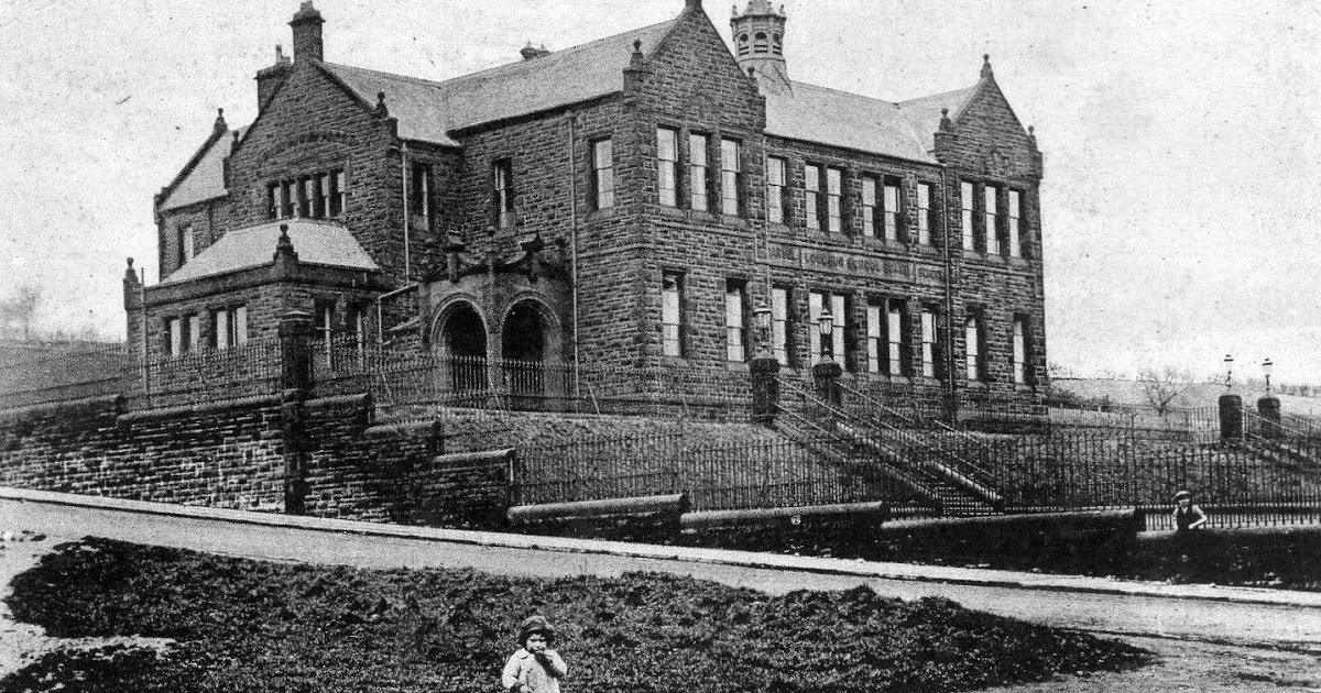 Tour Scotland Old Photograph School Darvel Scotland