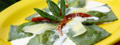 Receita de Ravióli Verde de Ricota com Molho de Queijos
