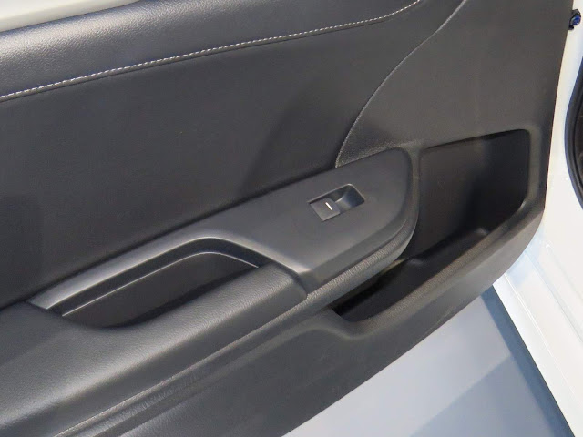 Novo Honda Civic 2017 - porta-objetos em plástico sem revestimento