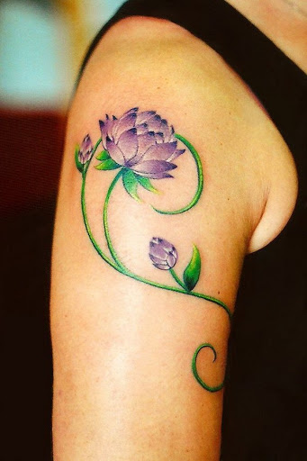 Roxo Flor de Lótus com Folhas Verdes Tatuagem na Manga