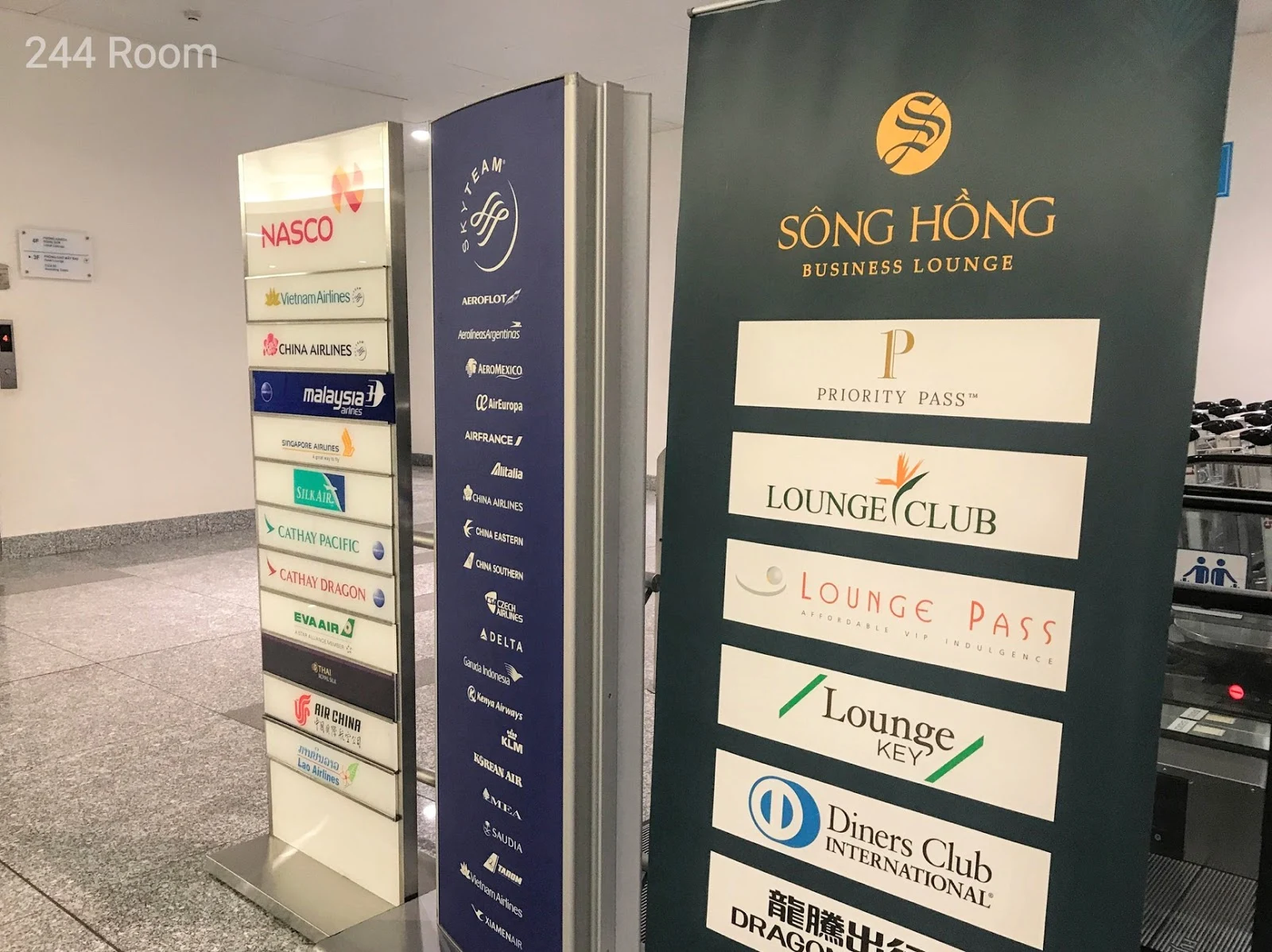 Song hong business lounge entrance2