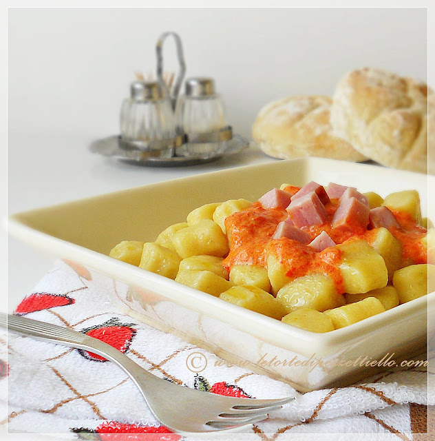 Gnocchi con robiola di capra ai peperoni