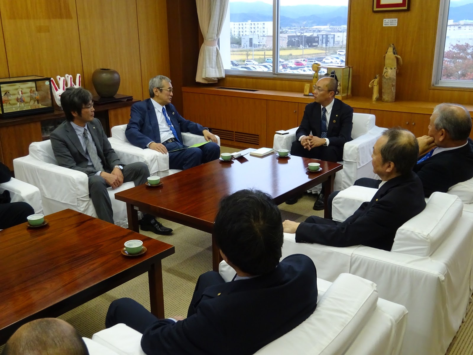 南陽東ロータリークラブ 会報・公式ブログ 10/19 ガバナーと共に市役所・南陽高校への表敬訪問