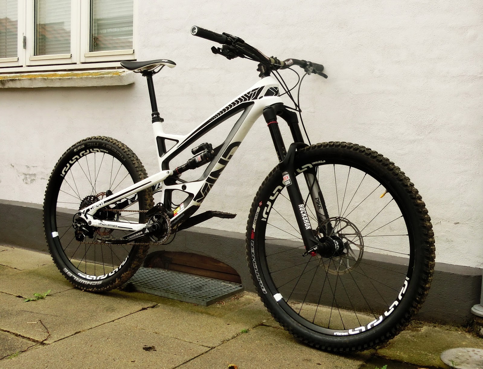 yt capra bottle cage