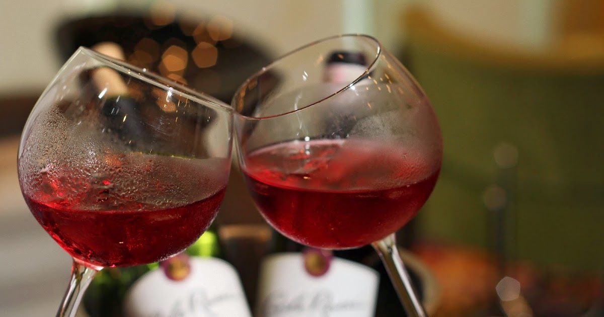 великий пост. вино и фрукты. бокал с вином. бокал с вином. вино woodhaven zinfandel.