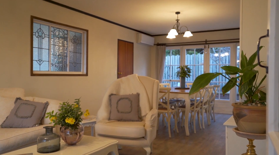 17 Photos vs. 13 Chandler St, Tahunanui Interior Design Luxury Home Tour