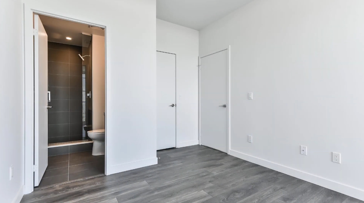 13 Photos vs. 8 Eglinton Ave E #4705, Toronto Condo Interior Design Tour