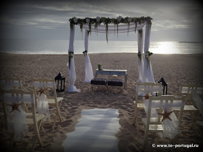 свадебная церемония на закате у океана