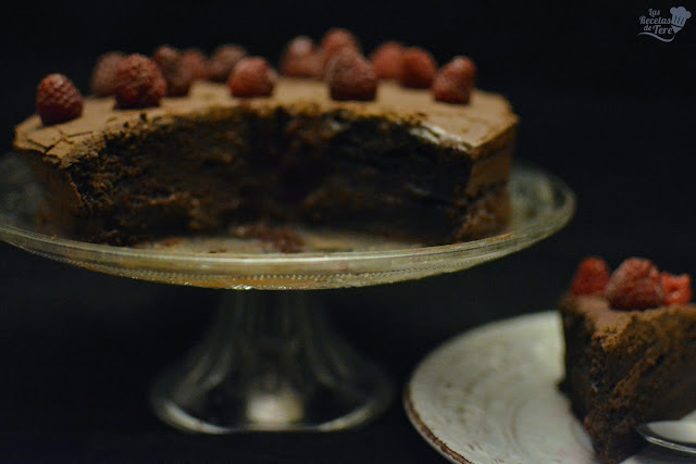 
tarta Rápida De Chocolate Con Frosting De Chocolate Y Queso
