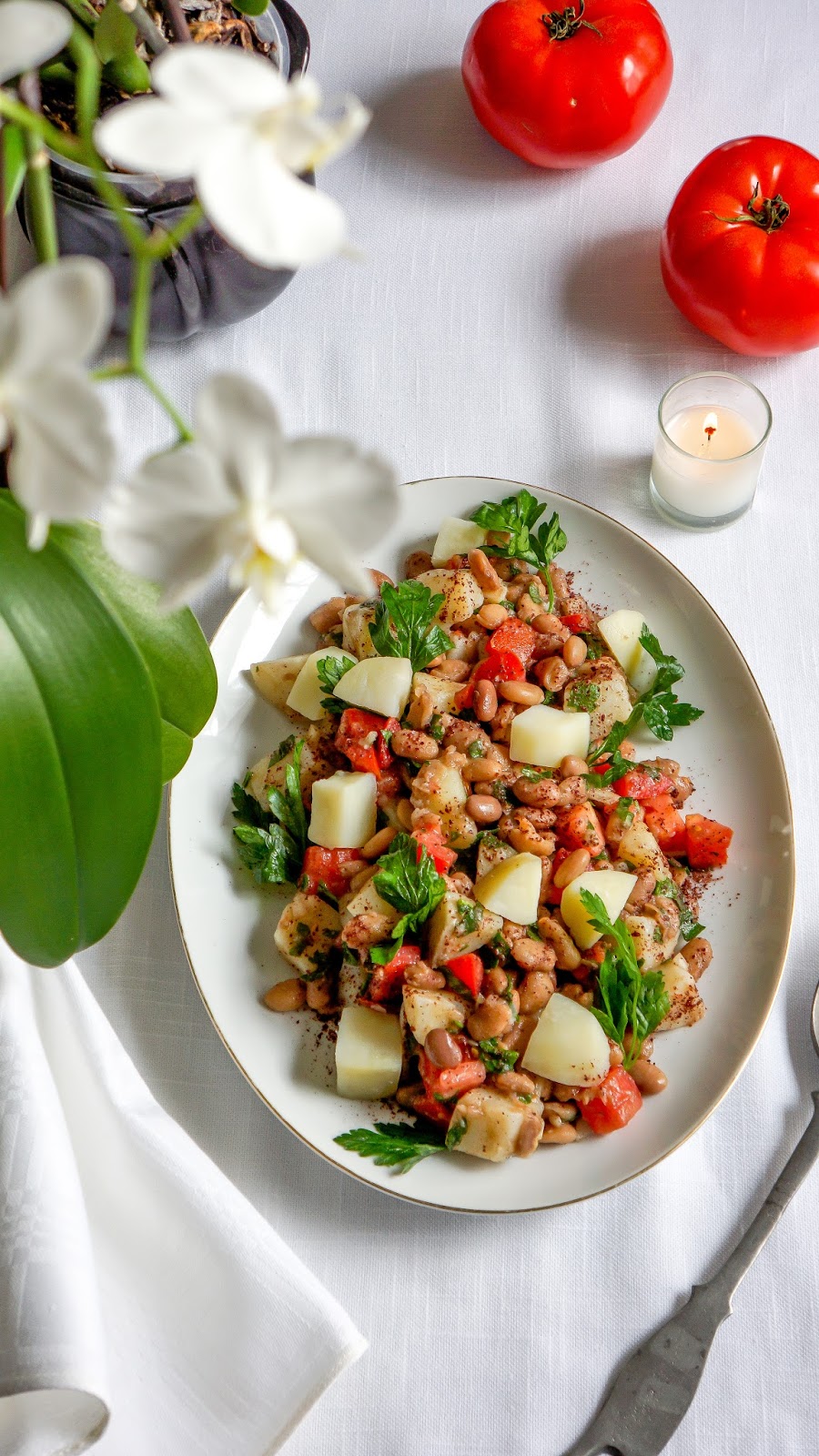 Potato salad with pinto beans and tomatoes
