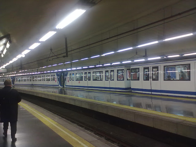 Metro ya informa en todas las líneas de la llegada de los dos próximos trenes