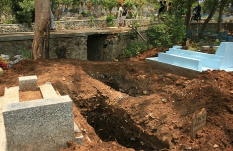 http://4.bp.blogspot.com/-tOBWLawBwW0/VPK4nlgc3PI/AAAAAAAAG3A/XVL0eV5hSYE/s1600/ruh-di-dalam-kuburan.jpg