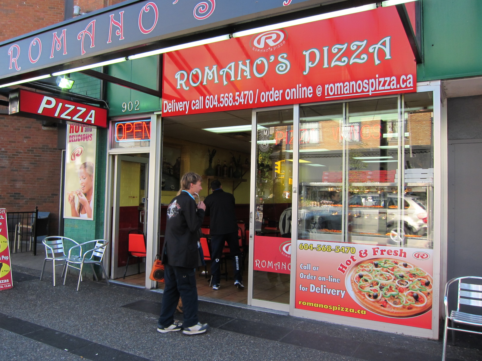 IM BUSY EATING!: Romano's Pizza